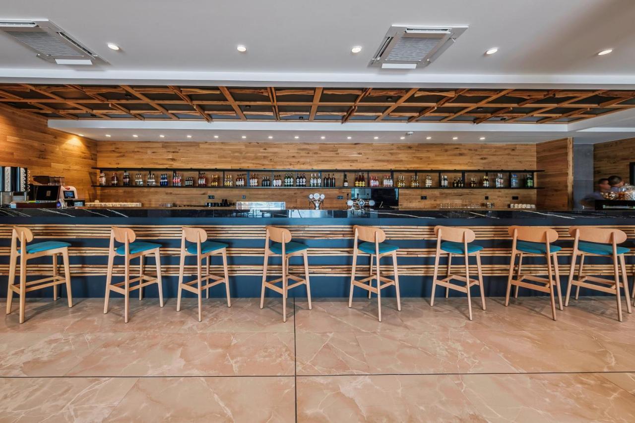Voya Beach Resort Sveti Vlas Exterior photo The bar at the 2018 edition of the World Economic Forum
