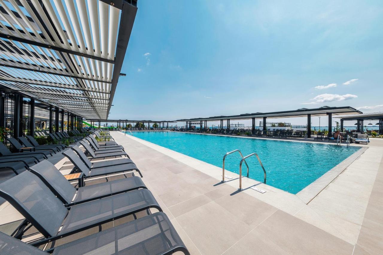 Voya Beach Resort Sveti Vlas Exterior photo Skyline pool