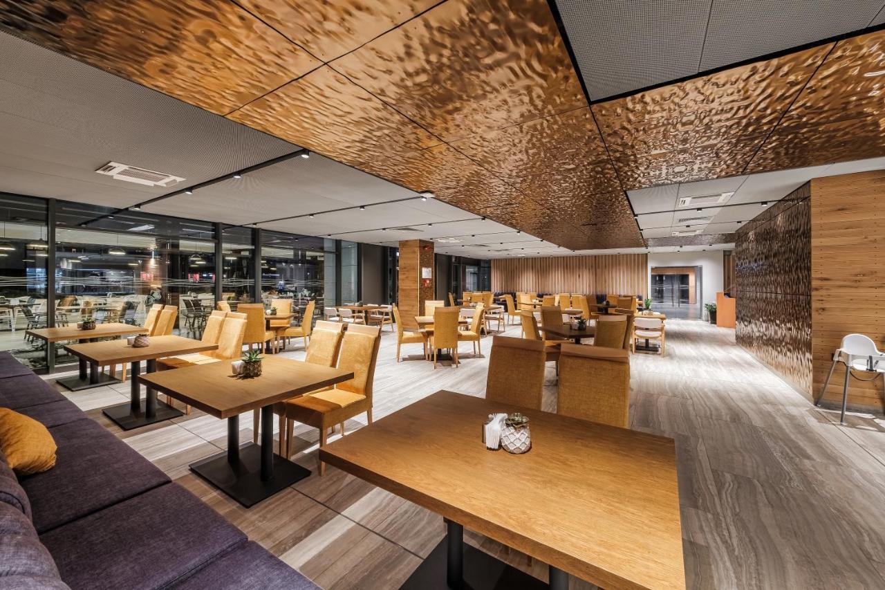 Voya Beach Resort Sveti Vlas Exterior photo The lounge at Terminal 1