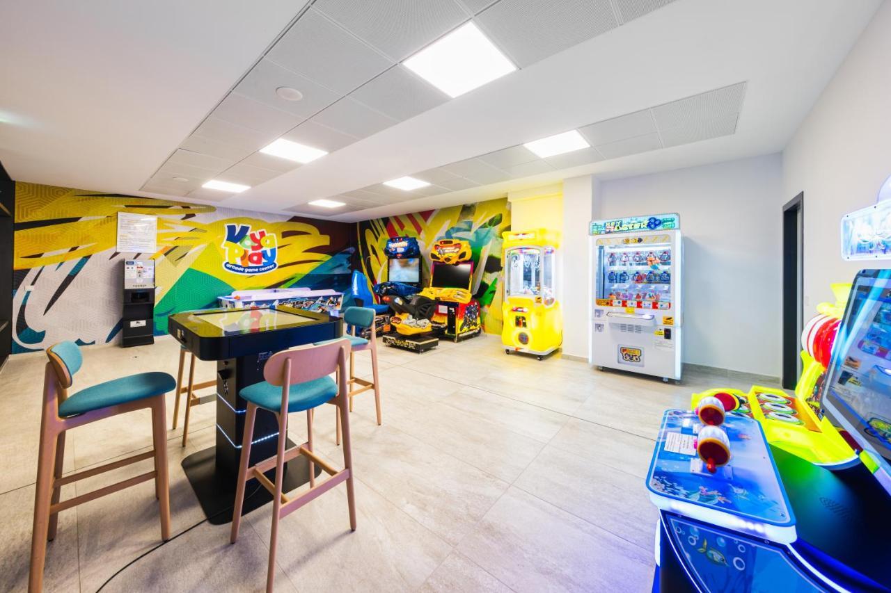 Voya Beach Resort Sveti Vlas Exterior photo The games room at the 2018 Commonwealth Games
