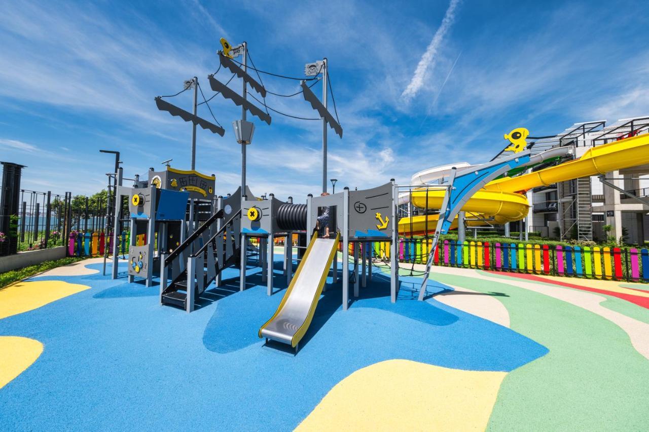 Voya Beach Resort Sveti Vlas Exterior photo Playground at the resort
