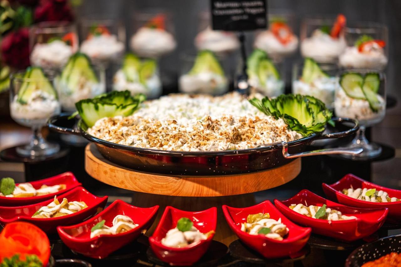 Voya Beach Resort Sveti Vlas Exterior photo A salad bar