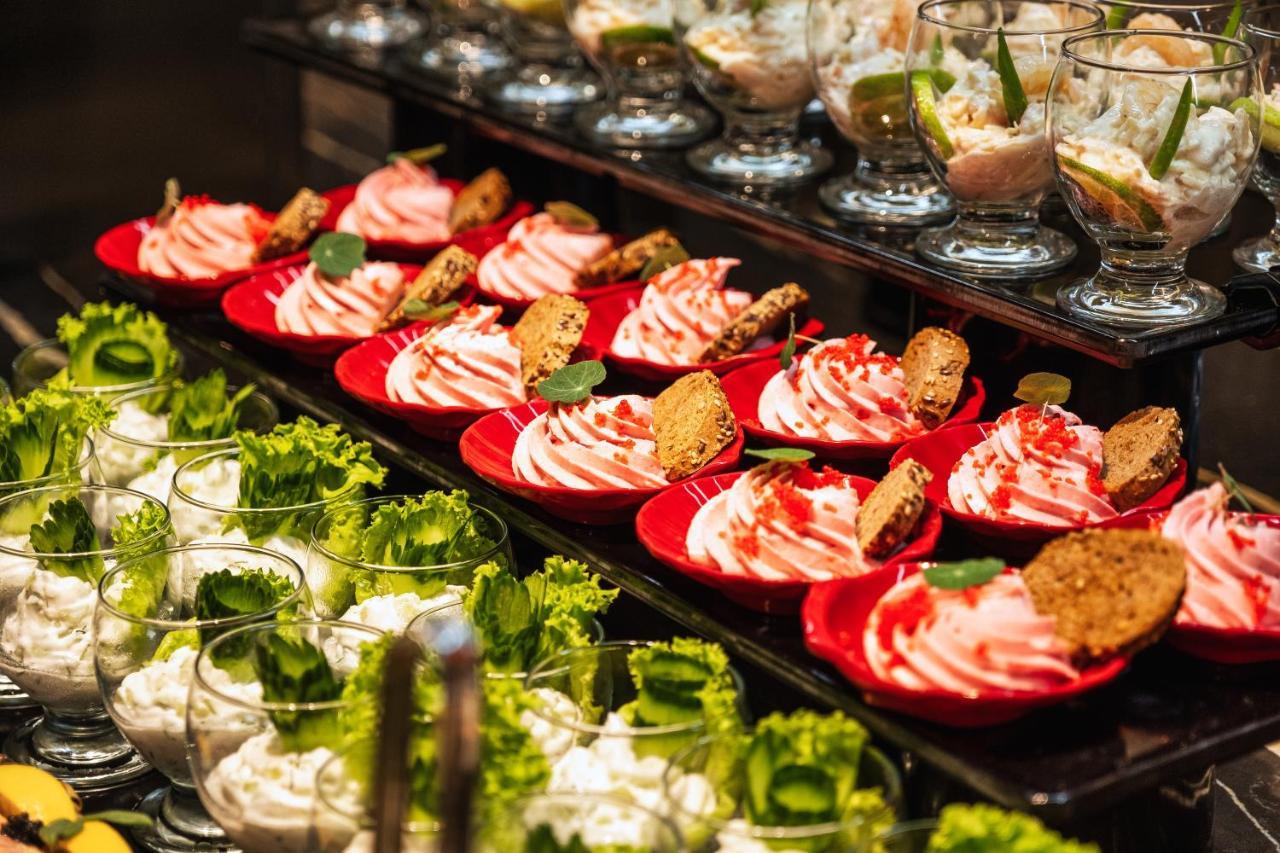 Voya Beach Resort Sveti Vlas Exterior photo A buffet