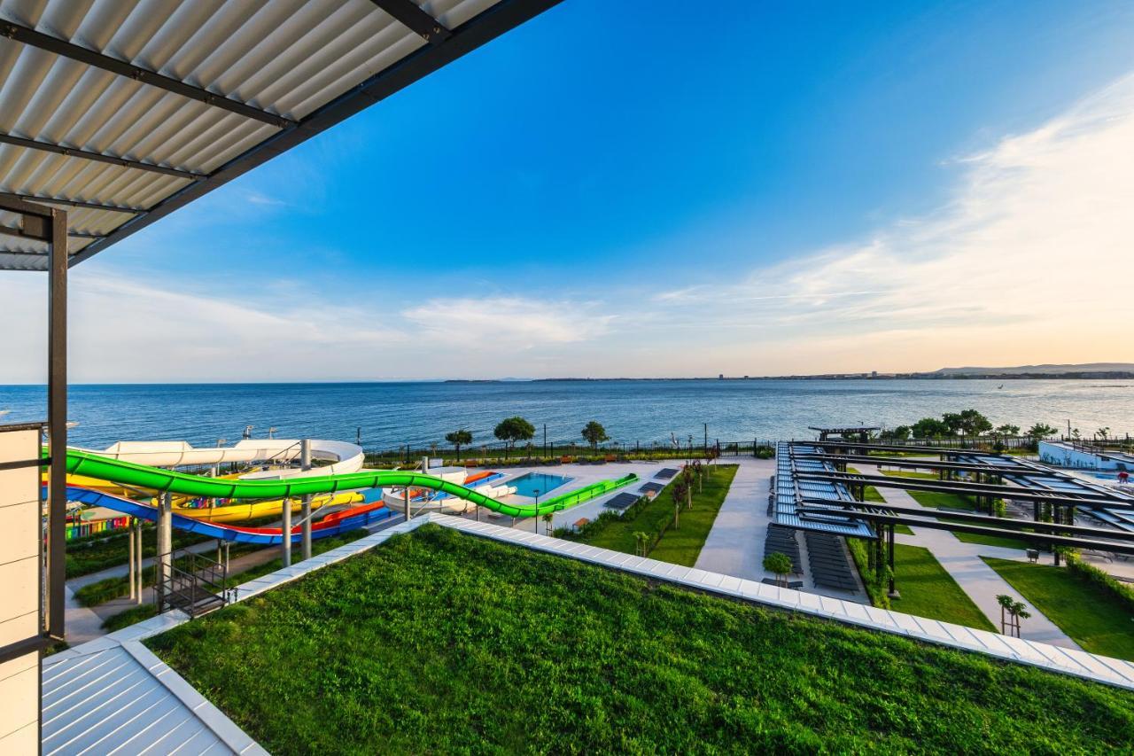 Voya Beach Resort Sveti Vlas Exterior photo View of the water park