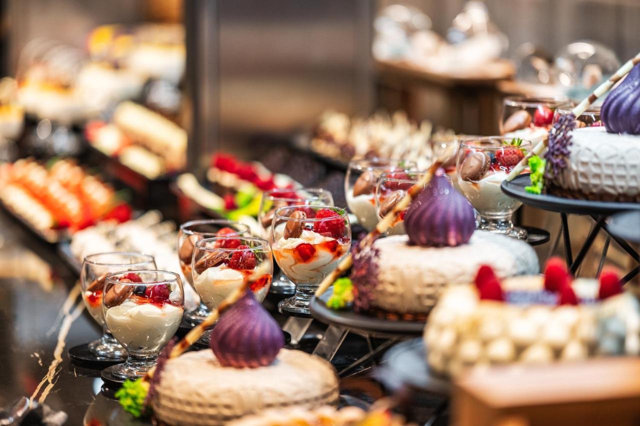 Voya Beach Resort Sveti Vlas Exterior photo A dessert buffet