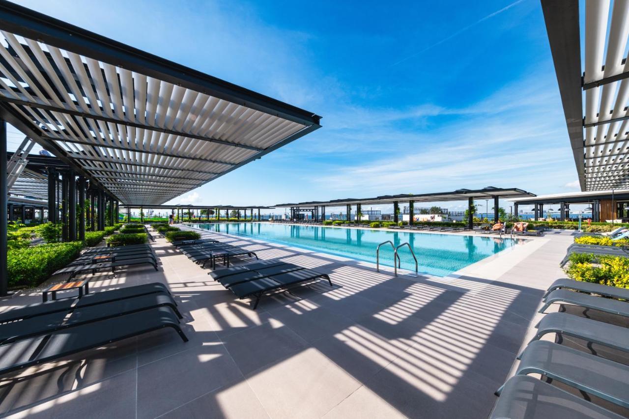 Voya Beach Resort Sveti Vlas Exterior photo The rooftop pool at The View