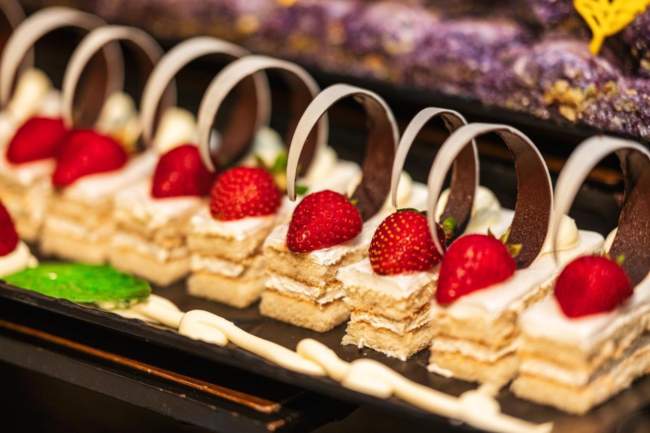 Voya Beach Resort Sveti Vlas Exterior photo Petit fours
