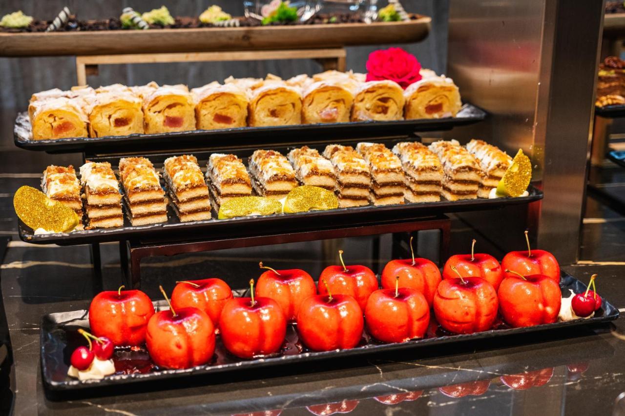 Voya Beach Resort Sveti Vlas Exterior photo A dessert buffet